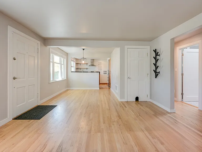 6216 45th Ave NE — Photo 9