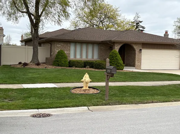 8320 Heather Ln, Tinley Park, IL 60477