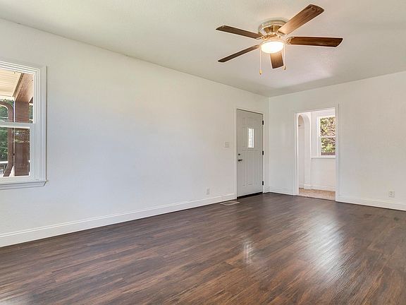 4th image of 2609 Elm St