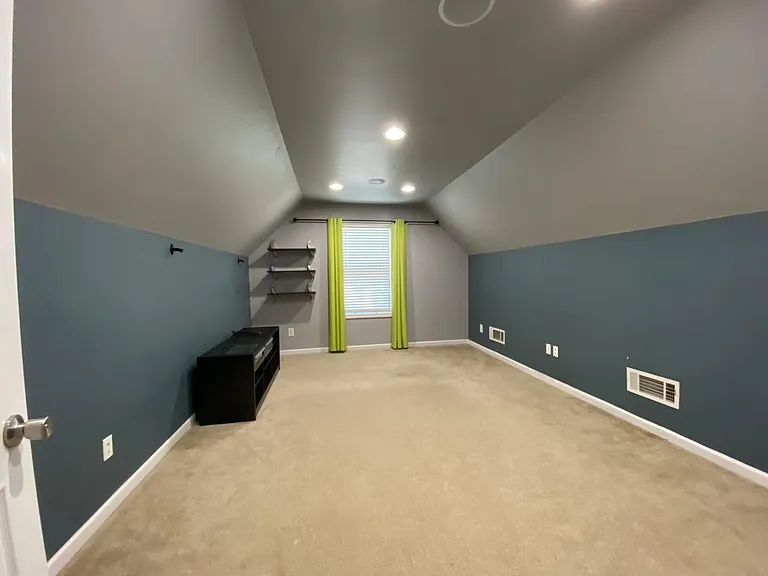 2577 Woodford Ln — Photo 17
