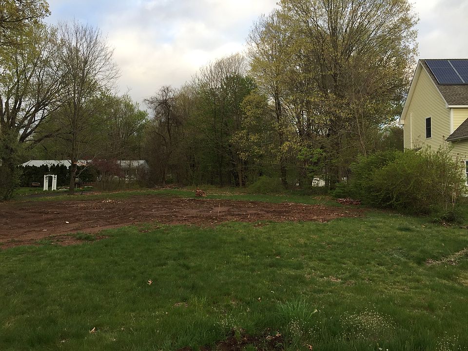 2nd image of 211 Meriden Ave