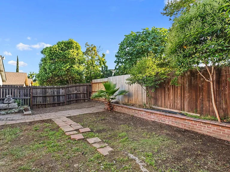 7043 Sprig Dr — Photo 5