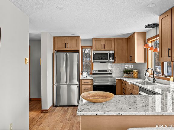 4th image of 389 Route 66