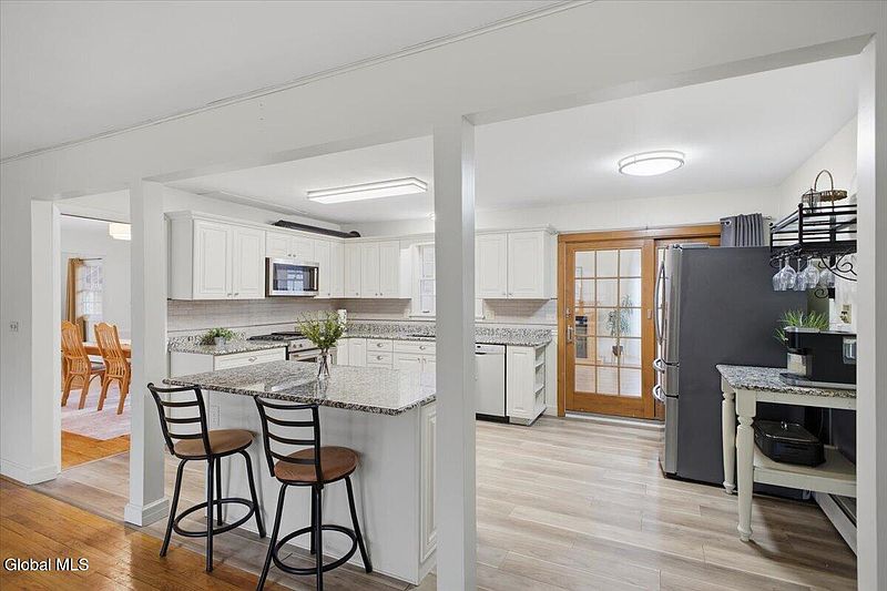 4th image of 16 Hearthside Drive