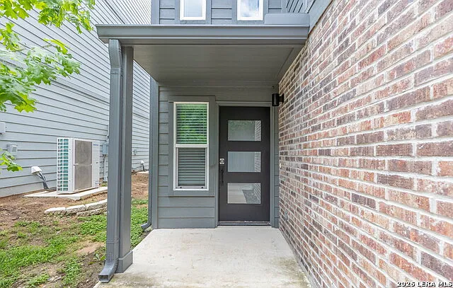 3 bed, 3.5 bath, 1865 sqft, $1,995 — Photo 2