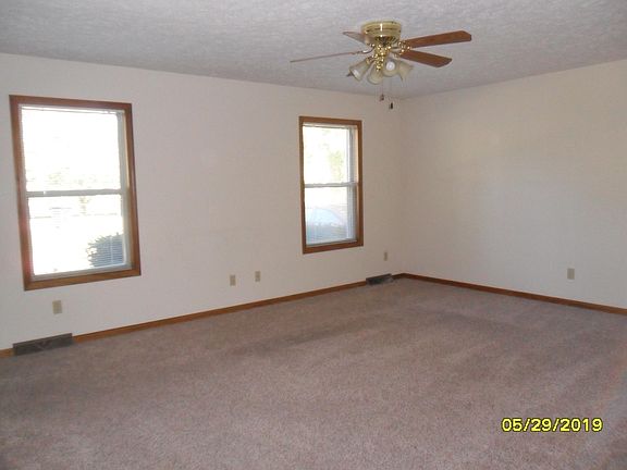 3rd image of 302 N Ireland Blvd