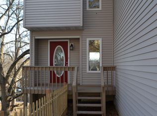 17 Hillcrest Ave, Fox Lake, IL 60020