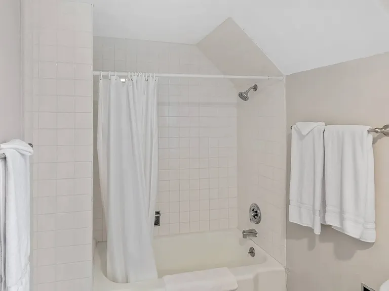 219 W Park Ave — Photo 10