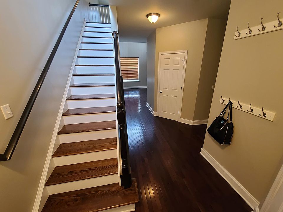 1st image of 572 S Jade Ln