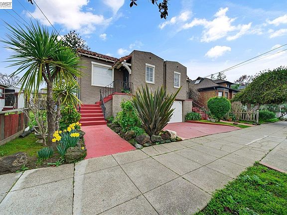 3rd image of 940 Delaware St