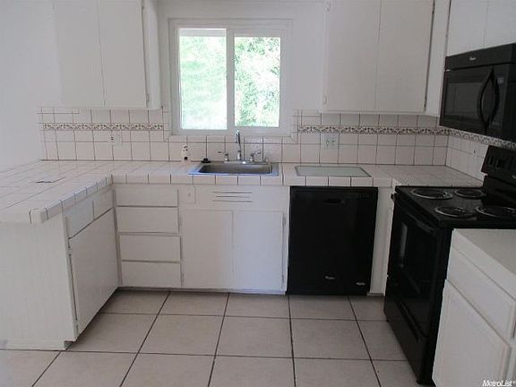 3rd image of 4560 Oxbow Dr