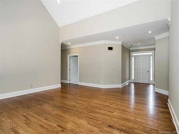 4th image of 840 Brightwood Ln