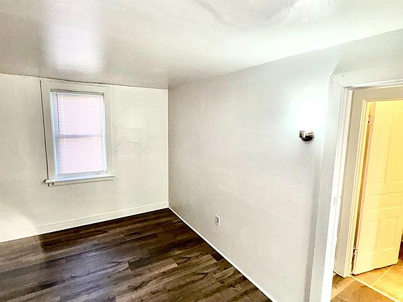 4th image of 105 S 3rd St