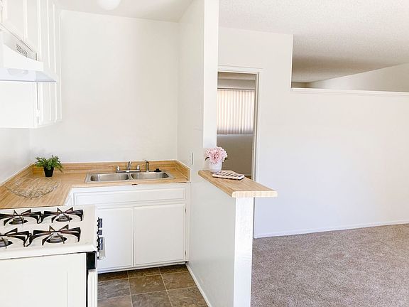 5th image of 7457 Woodman Ave #22