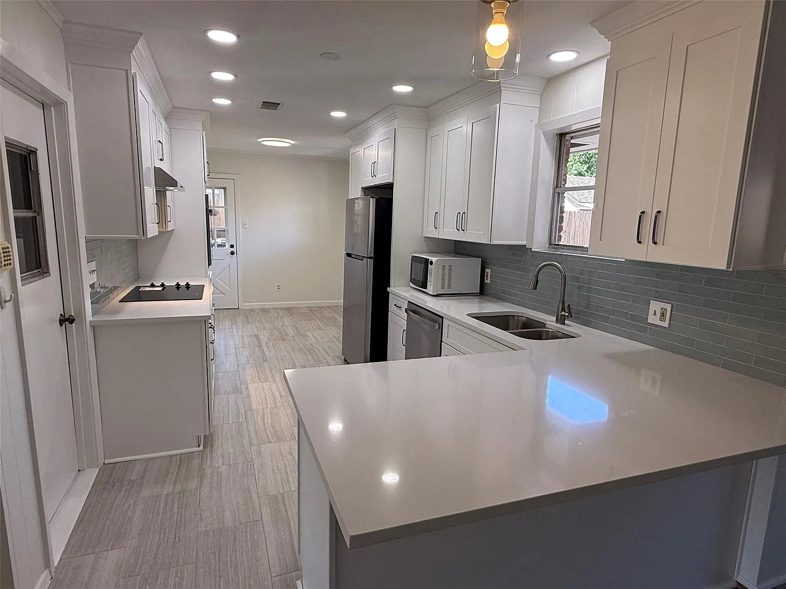 3 bed, 2.0 bath, 1622 sqft, $2,700 — Photo 3