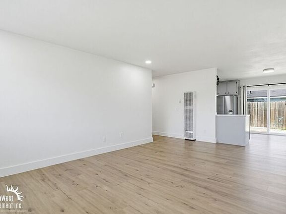 2nd image of 534 Emory St #534