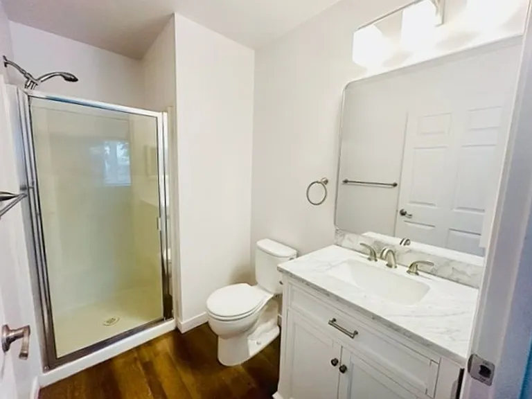 Bellevue Heights Apartments — Photo 37