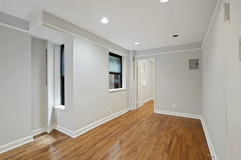 324 East 61st Street — Photo 3