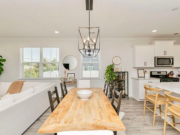 2nd image of 339 Stirrup Ct