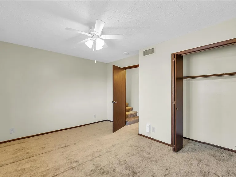 105 N Orr Dr — Photo 55