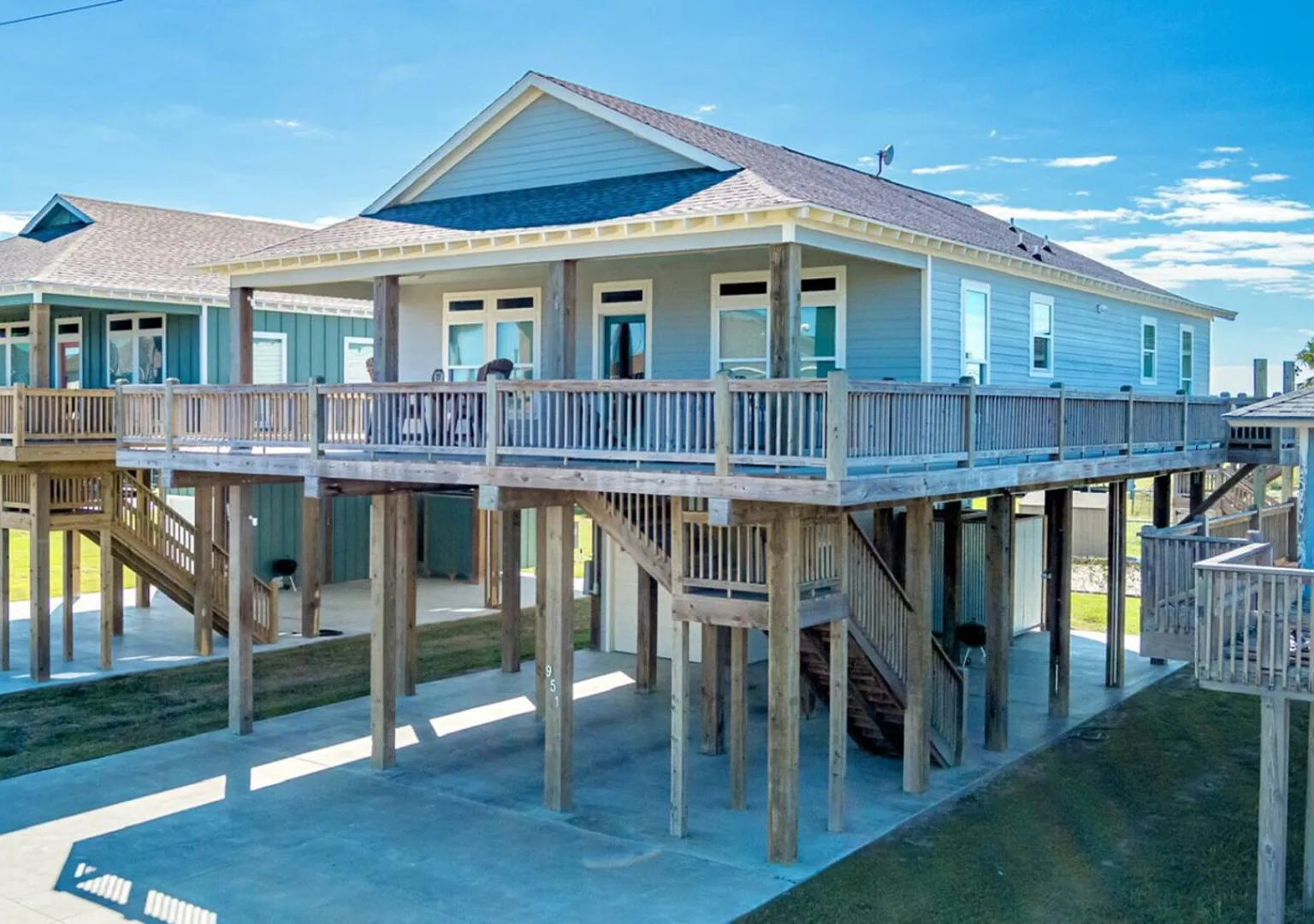 1 King, 4 Queens, Beachside — Photo 1