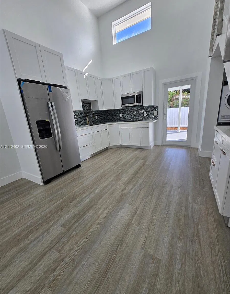 Silver Palm City — Photo 2