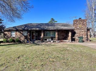 1205 N 8th St, Henryetta, OK 74437