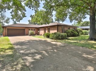 208 Fawn Meadows Dr, Ballwin, MO 63011