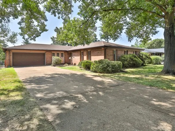 208 Fawn Meadows Dr, Ballwin, MO 63011