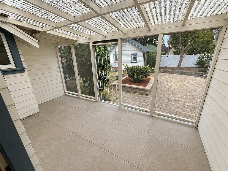 324 Mansion Ave — Photo 23