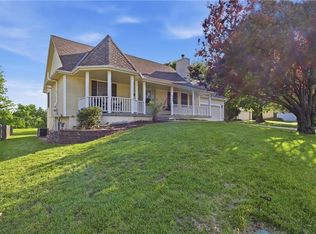 509 NE Olympic Ct, Lees Summit, MO 64064
