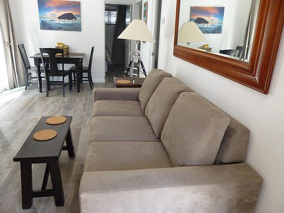 2nd image of 6626 La Jolla Blvd