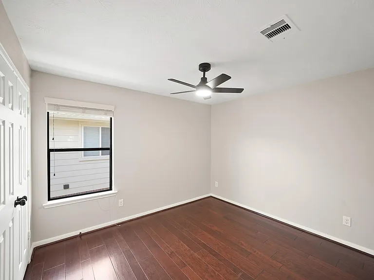 714 Coggins Point Way — Photo 24