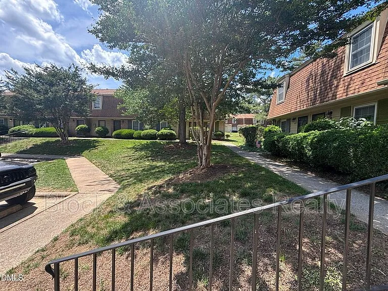 4808 Blue Bird Ct #D — Photo 59