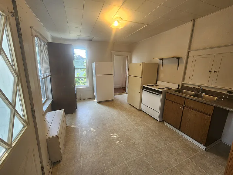 223 Broadway St — Photo 5
