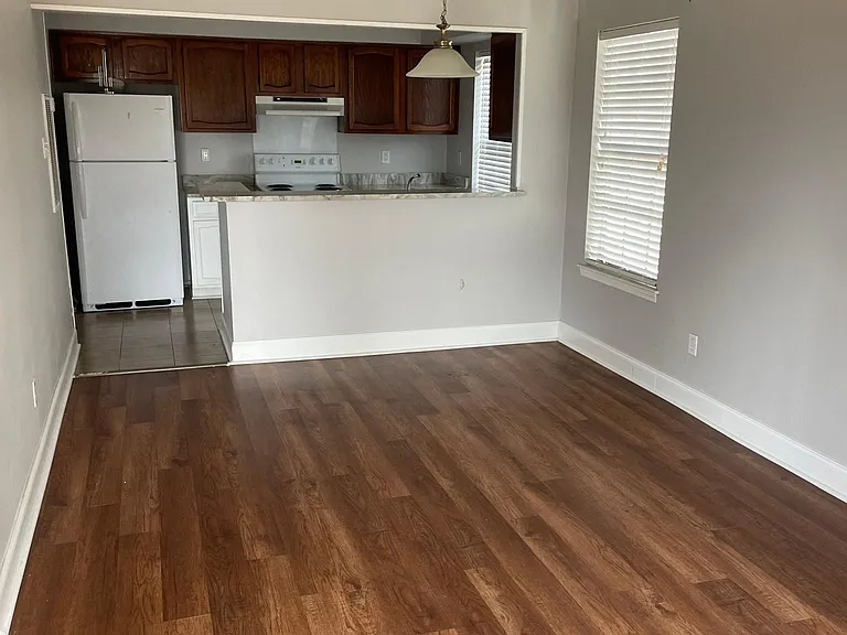 2900 Manhattan Blvd #104 — Photo 2