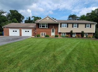 5917 Hanna Rd, Sykesville, MD 21784