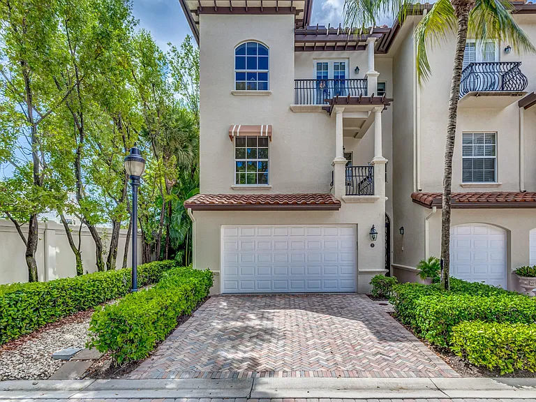 27 Marina Gardens Dr — Photo 5