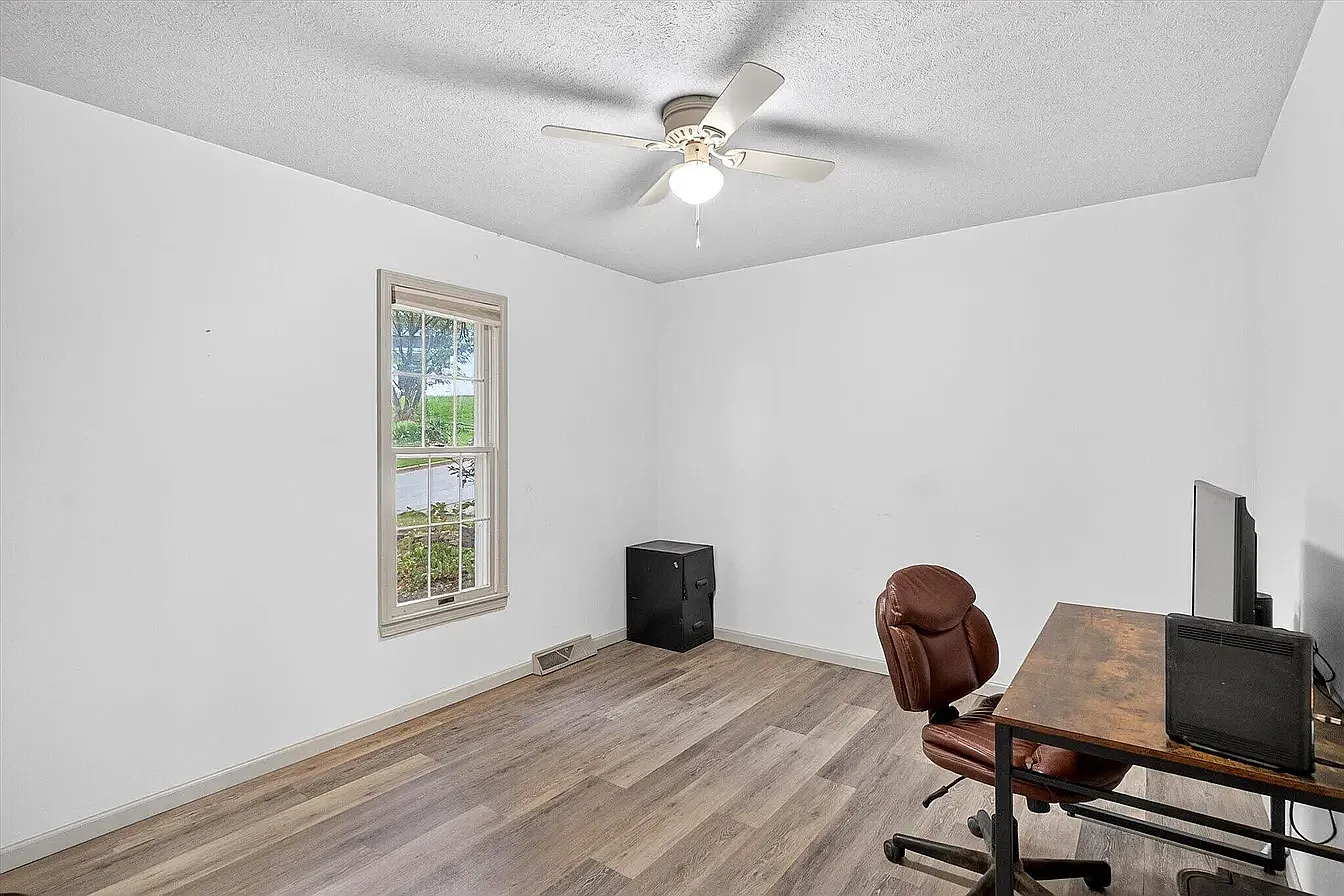 3 bed, 1438 sqft, $2,100 — Photo 4