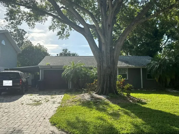 8439 Riverside Dr NE, Saint Petersburg, FL 33702