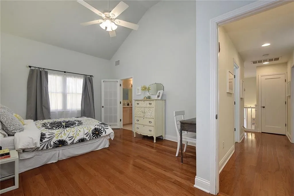 6 bed, 4.5 bath, 2048 sqft, $7,495 — Photo 4