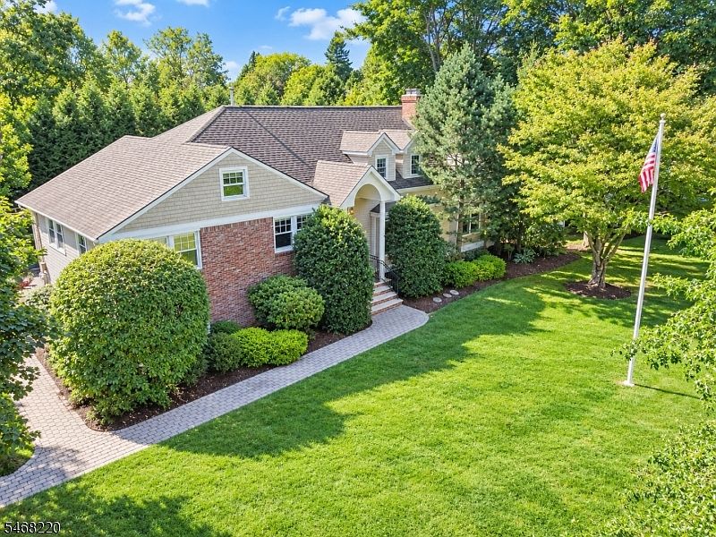 1st image of 74 Woodland Rd
