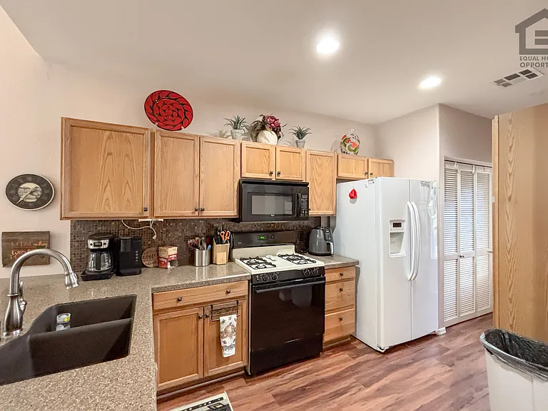205 N 74th St #116 — Photo 14