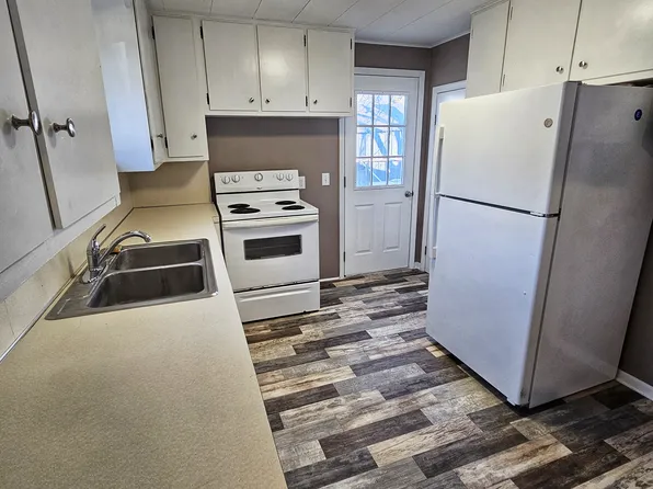 112 N Clinton St, Charlotte, MI