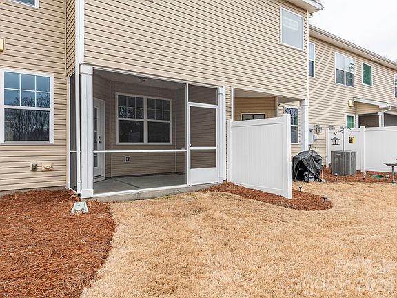 3rd image of 2713 Sawbridge Ln