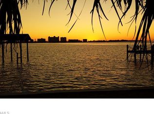 940 San Carlos Dr, Fort Myers Beach, FL 33931
