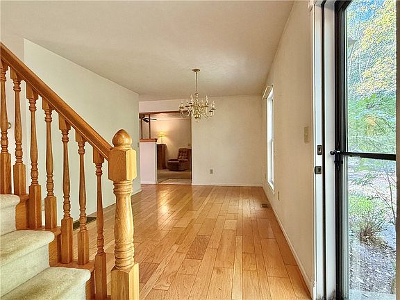 5th image of 107 Balford Dr