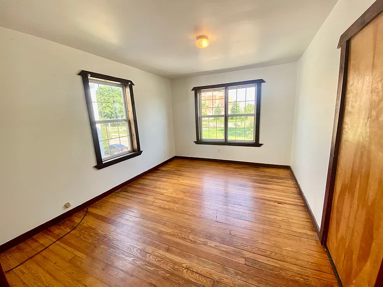 603 W Cross St — Photo 7