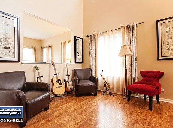 4th image of 440 Jamestown Ct #440