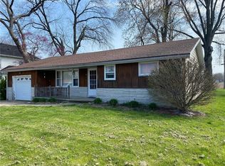 9 N Bond St, Altamont, IL 62411